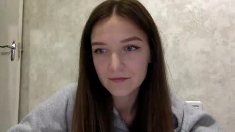 Snapshot of shining_pearl chatting on 10/13/25, 06:41 Jesica online show from 10/13/25, 06:41