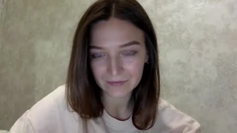 Snapshot of shining_pearl chatting on 10/17/25, 09:17 Jesica online show from 10/17/25, 09:17