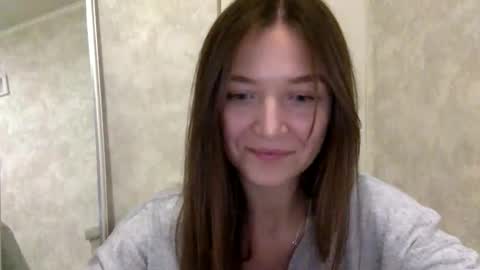 Snapshot of shining_pearl chatting on 10/24/25, 09:44 Jesica online show from 10/24/25, 09:44