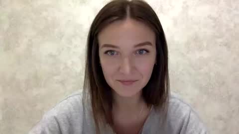 Snapshot of shining_pearl chatting on 10/31/25, 06:09 Jesica online show from 10/31/25, 06:09