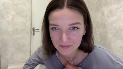 Snapshot of shining_pearl chatting on 11/20/25, 08:08 Jesica online show from 11/20/25, 08:08