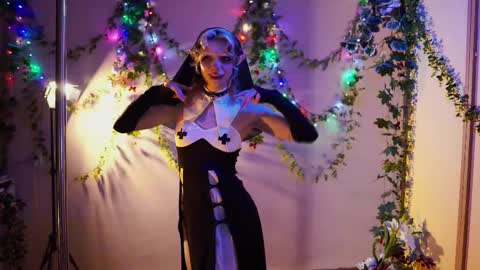 Snapshot of shiny_jail chatting on 10/31/25, 03:13 JennyMira THANK YOU FOR 77 777 online show from 10/31/25, 03:13