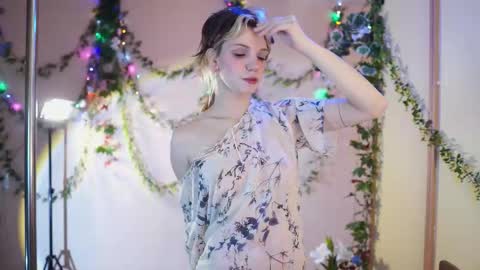 Snapshot of shiny_jail chatting on 11/28/25, 04:42 JennyMira THANK YOU FOR 77 777 online show from 11/28/25, 04:42