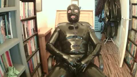 Snapshot of shinygary chatting on 01/18/26, 01:37 Shiny Gary online show from 01/18/26, 01:37