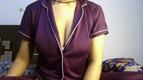 Snapshot of shiri_hot chatting on 09/29/25, 02:16 Siri online show from 09/29/25, 02:16