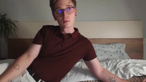 Snapshot of shirizo chatting on 11/16/25, 06:35 Matthew online show from 11/16/25, 06:35