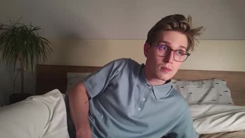 Snapshot of shirizo chatting on 11/23/25, 04:29 Matthew online show from 11/23/25, 04:29