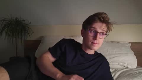 Snapshot of shirizo chatting on 11/30/25, 08:02 Matthew online show from 11/30/25, 08:02