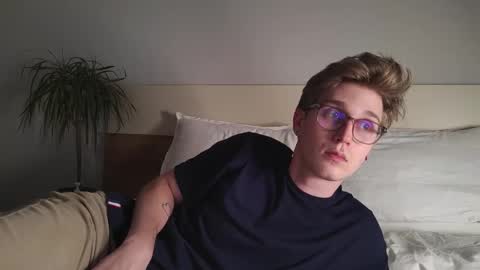 Snapshot of shirizo chatting on 12/05/25, 03:20 Matthew online show from 12/05/25, 03:20