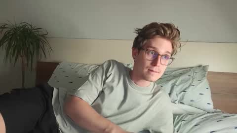 Snapshot of shirizo chatting on 12/14/25, 05:29 Matthew online show from 12/14/25, 05:29