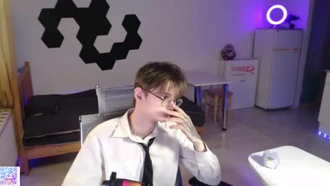 shiromy_ online show from 11/21/25, 10:30