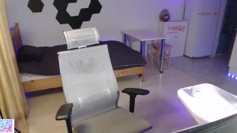 shiromy_ online show from 11/25/25, 04:18