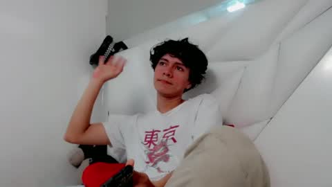 Snapshot of shirowitheb chatting on 04/11/26, 12:09 SHIRO online show from 04/11/26, 12:09