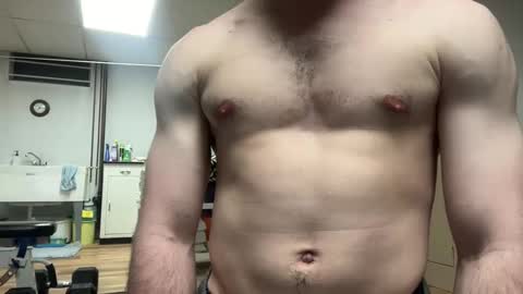 shirtlesshunk15 online show from 04/11/26, 12:37