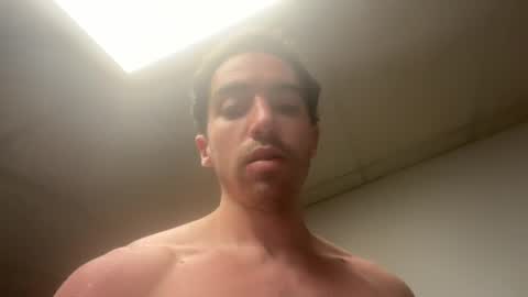 Snapshot of shirtlesshunk15 chatting on 06/21/26, 03:20 shirtlesshunk15 online show from 06/21/26, 03:20