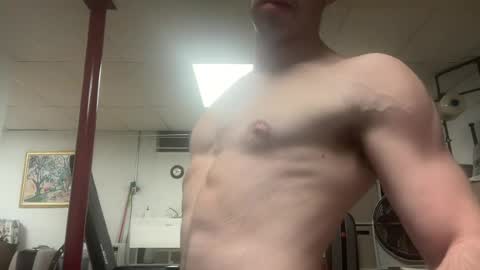 Snapshot of shirtlesshunk15 chatting on 07/02/26, 02:11 shirtlesshunk15 online show from 07/02/26, 02:11
