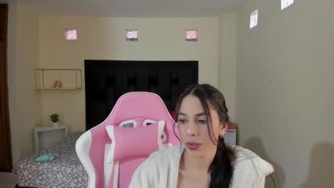Snapshot of shkendall chatting on 01/02/25, 12:57 kendal online show from 01/02/25, 12:57
