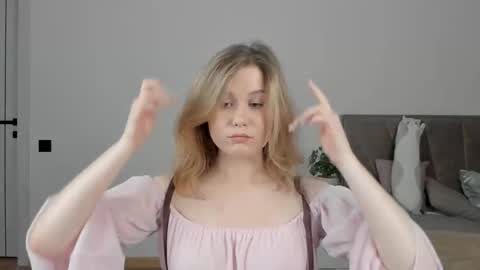 Snapshot of shoggothy chatting on 10/14/25, 01:23 Agatha online show from 10/14/25, 01:23