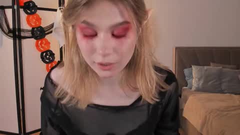 Snapshot of shoggothy chatting on 10/31/25, 02:40 Agatha online show from 10/31/25, 02:40