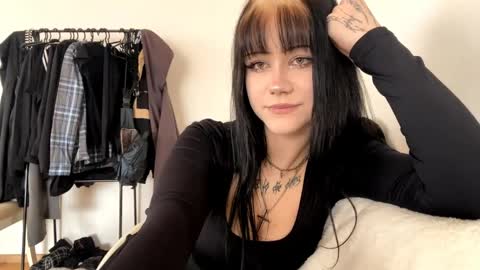 Snapshot of shonnalyssy chatting on 04/06/26, 10:49 Your Shona online show from 04/06/26, 10:49