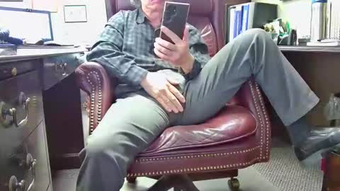 nikolas send dm for an appointment online show from 02/04/26, 05:30