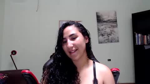 Snapshot of shopia_scarlet chatting on 11/06/25, 12:17 Sofia online show from 11/06/25, 12:17