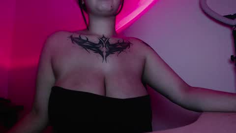 Shopie Hank  online show from 12/02/24, 03:15