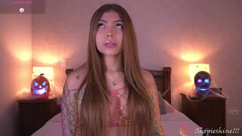 Snapshot of shopieshine chatting on 10/29/25, 04:09 Sophie online show from 10/29/25, 04:09