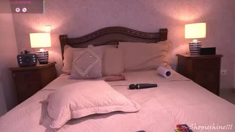 Snapshot of shopieshine chatting on 11/21/25, 05:55 Sophie online show from 11/21/25, 05:55