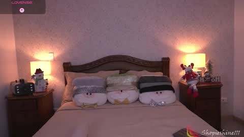 Snapshot of shopieshine chatting on 12/03/25, 01:46 Sophie online show from 12/03/25, 01:46