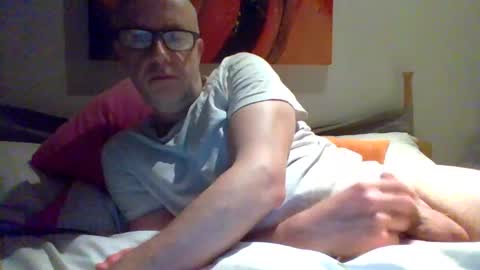 Snapshot of shosting chatting on 02/13/25, 10:33 JJ online show from 02/13/25, 10:33