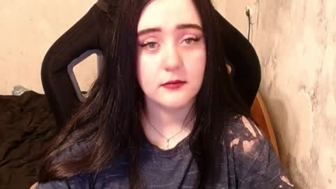 Snapshot of show_for_you chatting on 12/23/24, 10:32 show_for_you online show from 12/23/24, 10:32