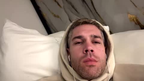 Snapshot of shreddylong chatting on 11/16/25, 12:33 shreddylong online show from 11/16/25, 12:33