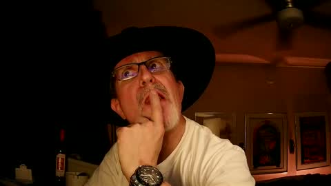 Snapshot of shrewtamer chatting on 09/19/25, 04:03 shrewtamer online show from 09/19/25, 04:03