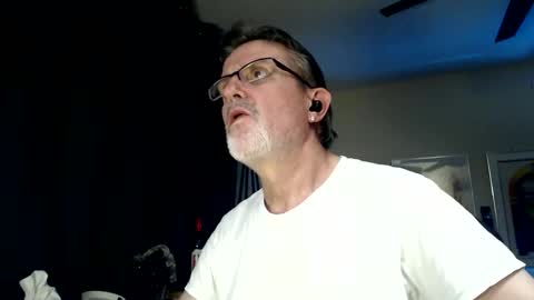 Snapshot of shrewtamer chatting on 12/23/25, 03:15 shrewtamer online show from 12/23/25, 03:15