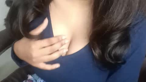 shreya_0 online show from 12/21/25, 11:45
