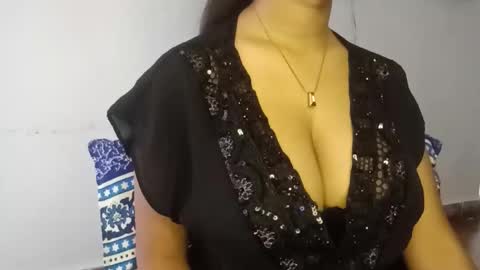 shreya_0 online show from 03/10/26, 07:13