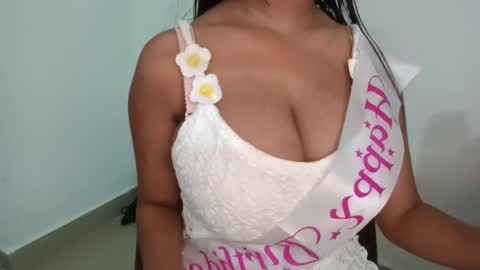 shreya_0 online show from 04/10/26, 12:43