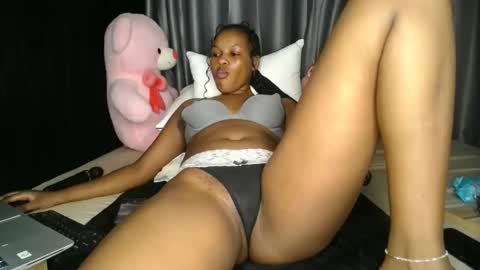 Snapshot of shugacubee chatting on 02/08/25, 02:58 EVA online show from 02/08/25, 02:58