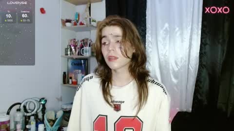 Snapshot of shun_sun chatting on 12/16/24, 06:21 Shun White online show from 12/16/24, 06:21