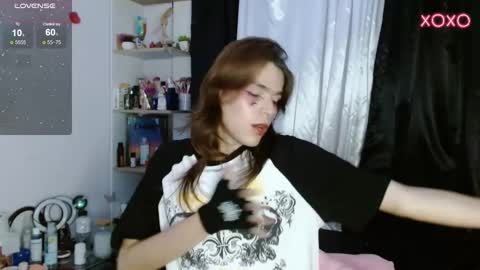 Snapshot of shun_sun chatting on 02/10/25, 01:57 Shun White online show from 02/10/25, 01:57