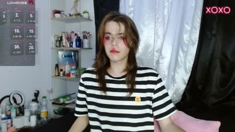 Snapshot of shun_sun chatting on 02/23/25, 02:07 Shun White online show from 02/23/25, 02:07