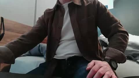 Snapshot of shutterbug989 chatting on 04/20/26, 12:35 shutterbug989 online show from 04/20/26, 12:35
