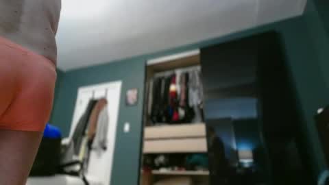 Snapshot of shutterbug989 chatting on 06/29/26, 12:50 shutterbug989 online show from 06/29/26, 12:50