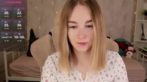 Snapshot of shy__polly chatting on 12/15/25, 12:04 Polly online show from 12/15/25, 12:04