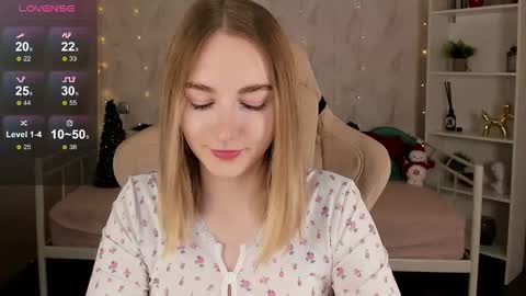 Snapshot of shy__polly chatting on 12/16/25, 12:15 Polly online show from 12/16/25, 12:15