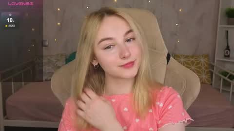 Snapshot of shy__polly chatting on 06/07/26, 12:15 Polly online show from 06/07/26, 12:15