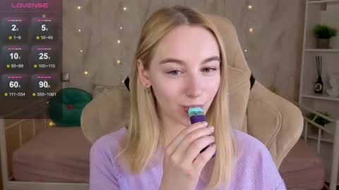 Snapshot of shy__polly chatting on 06/19/26, 12:15 Polly online show from 06/19/26, 12:15