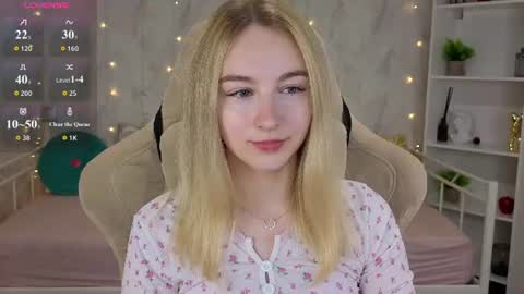 Snapshot of shy__polly chatting on 07/17/26, 12:17 Polly online show from 07/17/26, 12:17