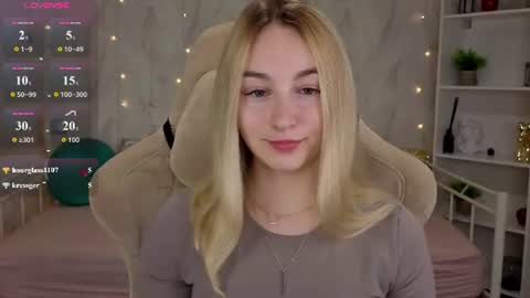 Snapshot of shy__polly chatting on 07/23/26, 12:13 Polly online show from 07/23/26, 12:13